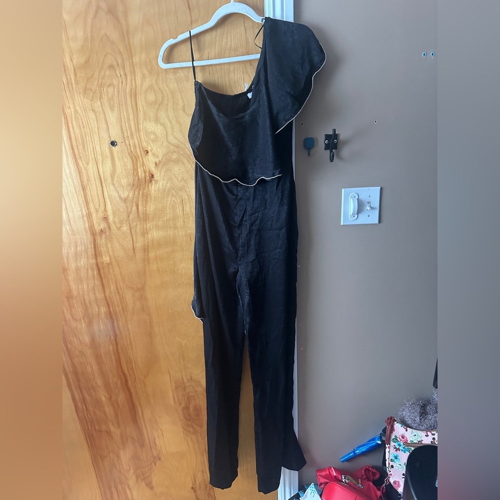 Lulumari Black One-Shoulder Jumpsuit